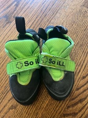 So iLL Kids Green Rock Climbing Shoe with Velcro Strap